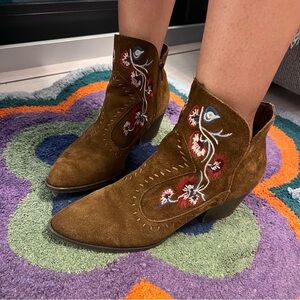 Carlos by Carlos Santana Embroidered Suede Boots Size 9. Fits size 8.5